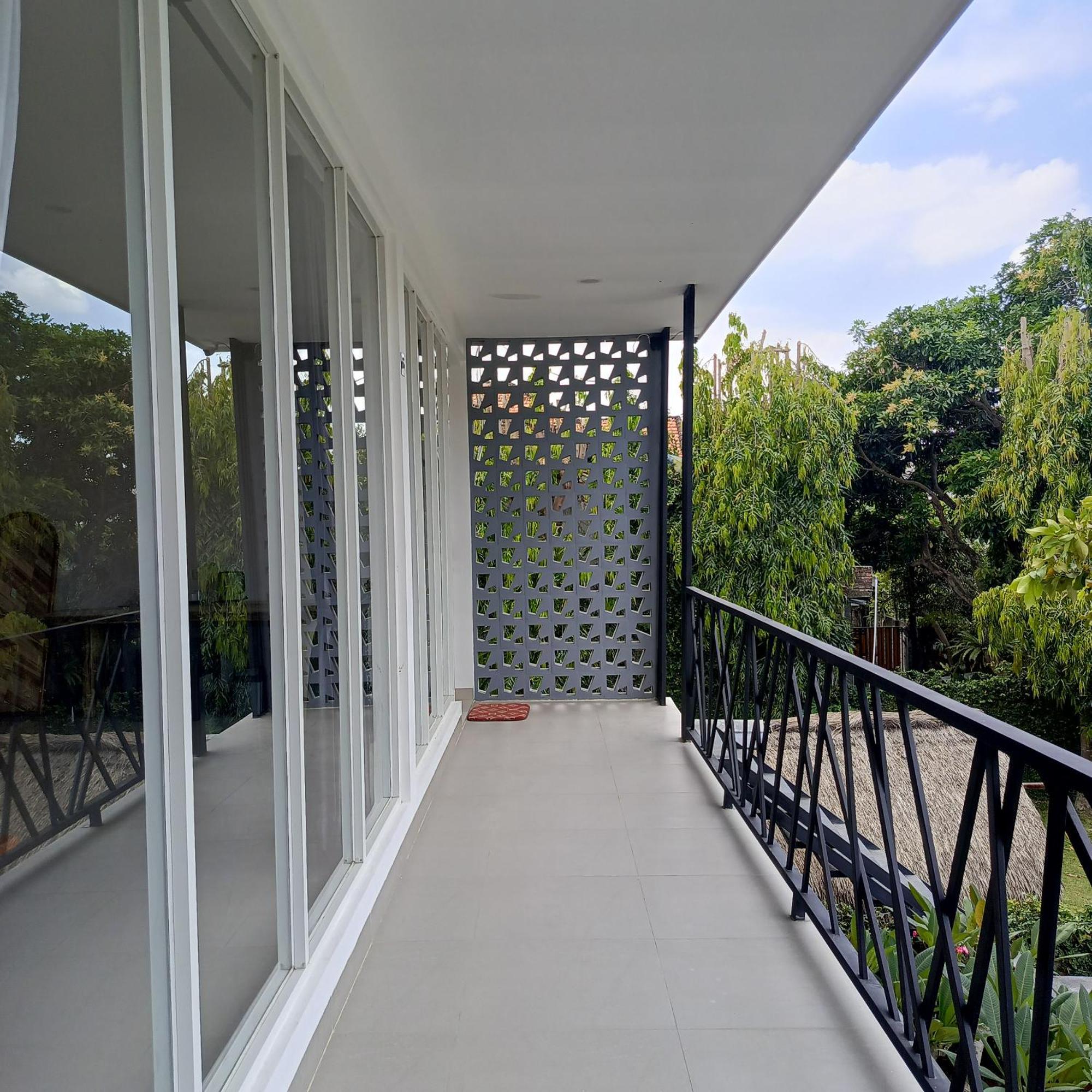 Zavana Rooms & Restaurant Tanjungkarang Εξωτερικό φωτογραφία