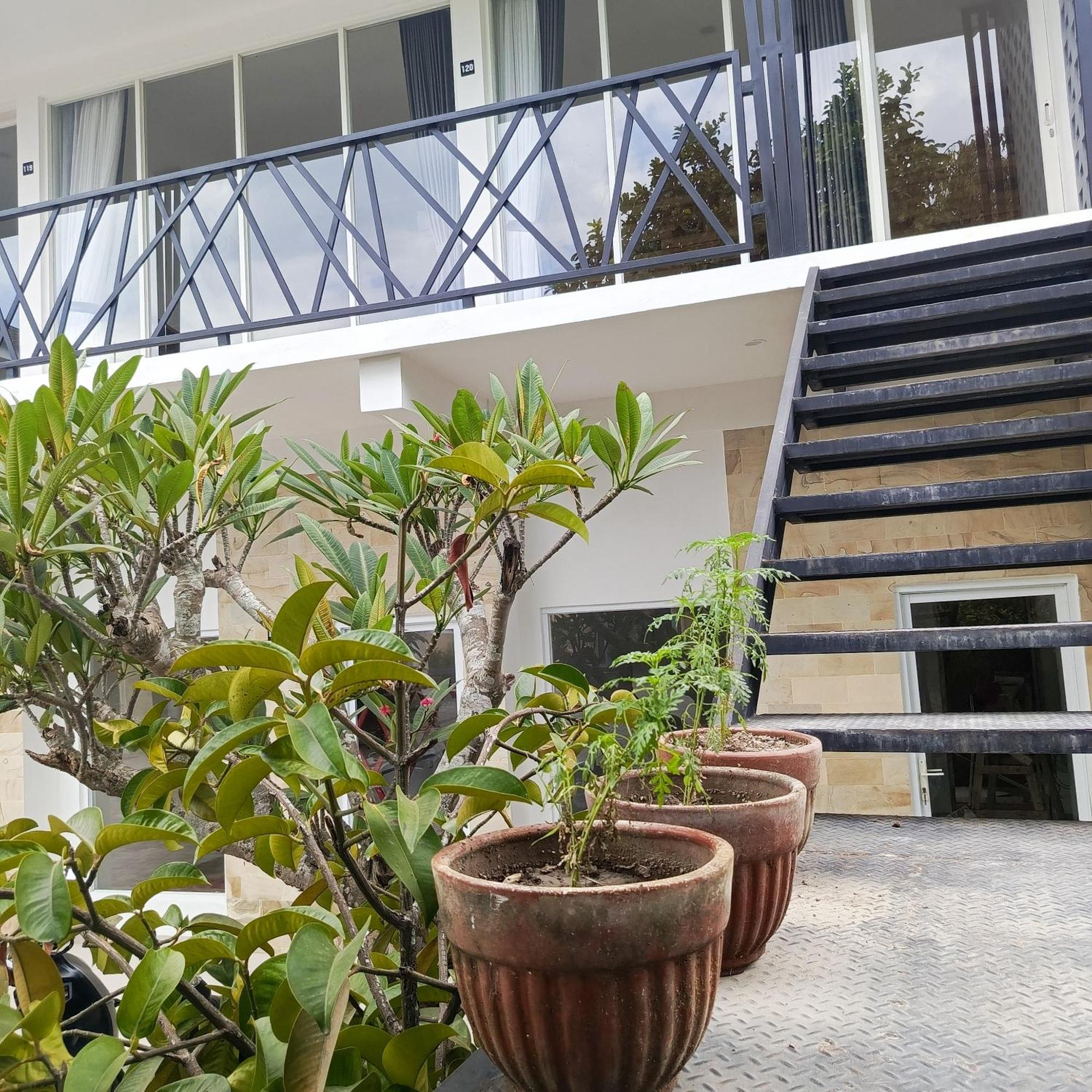 Zavana Rooms & Restaurant Tanjungkarang Εξωτερικό φωτογραφία