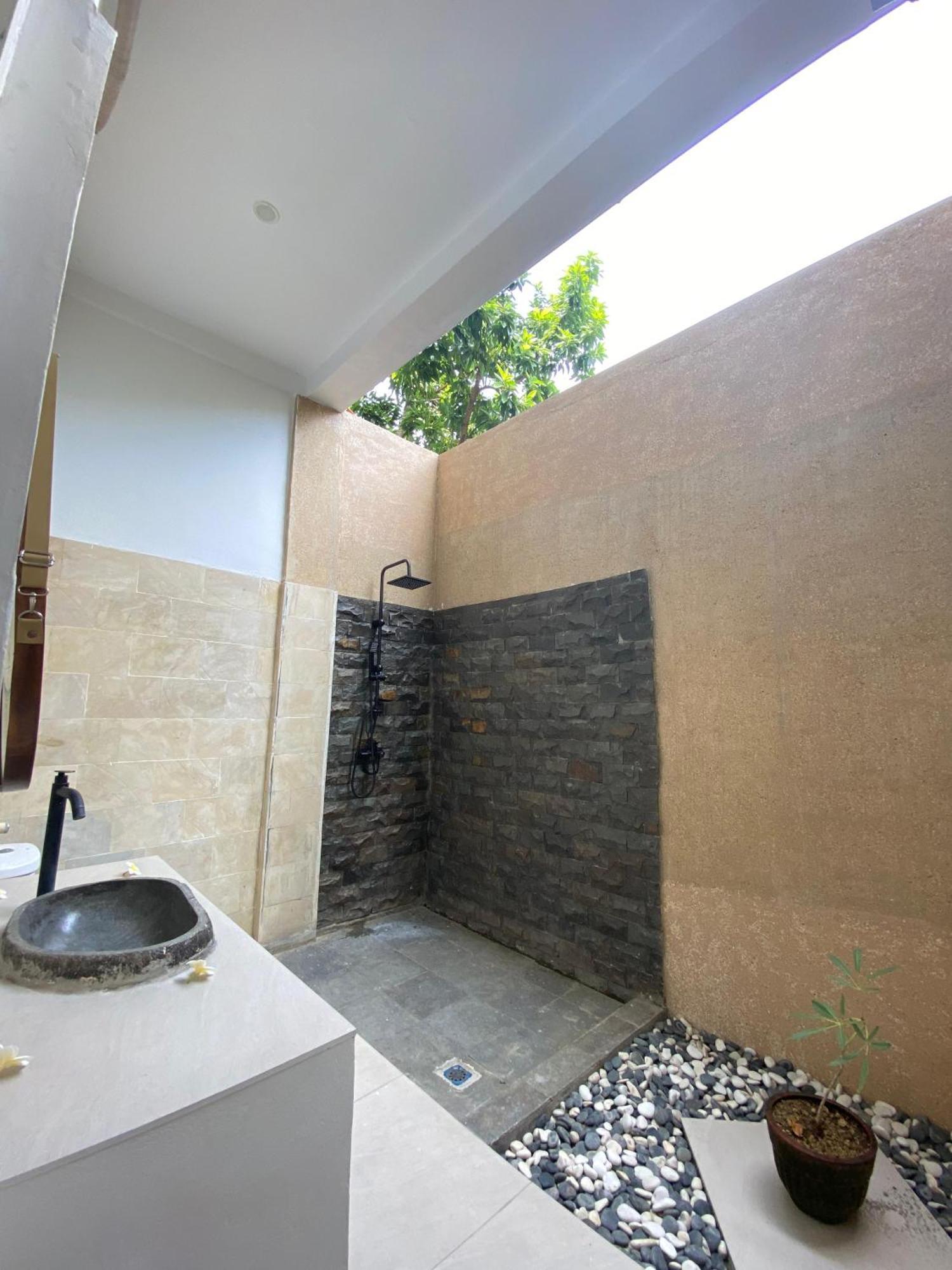 Zavana Rooms & Restaurant Tanjungkarang Εξωτερικό φωτογραφία