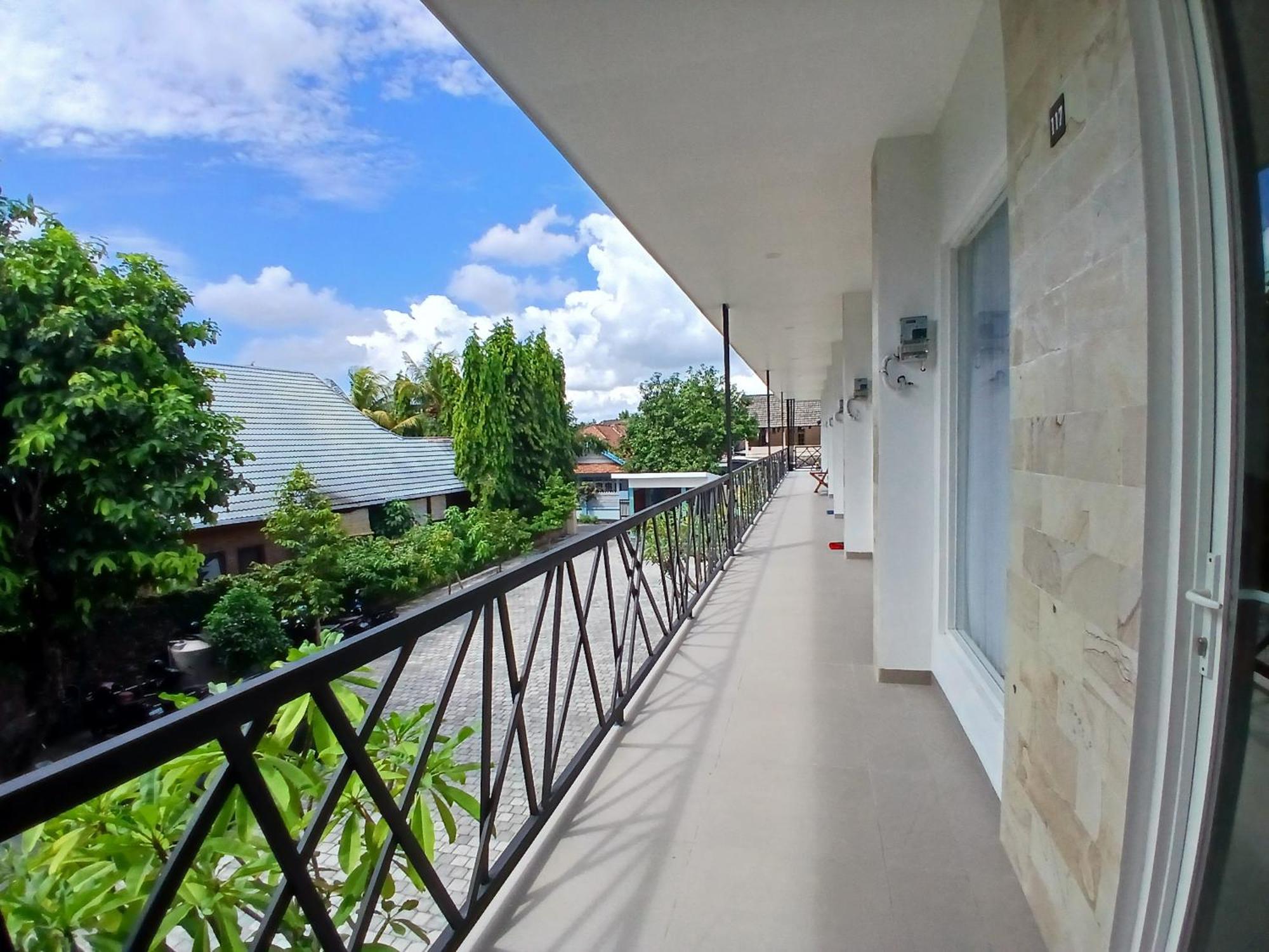 Zavana Rooms & Restaurant Tanjungkarang Εξωτερικό φωτογραφία