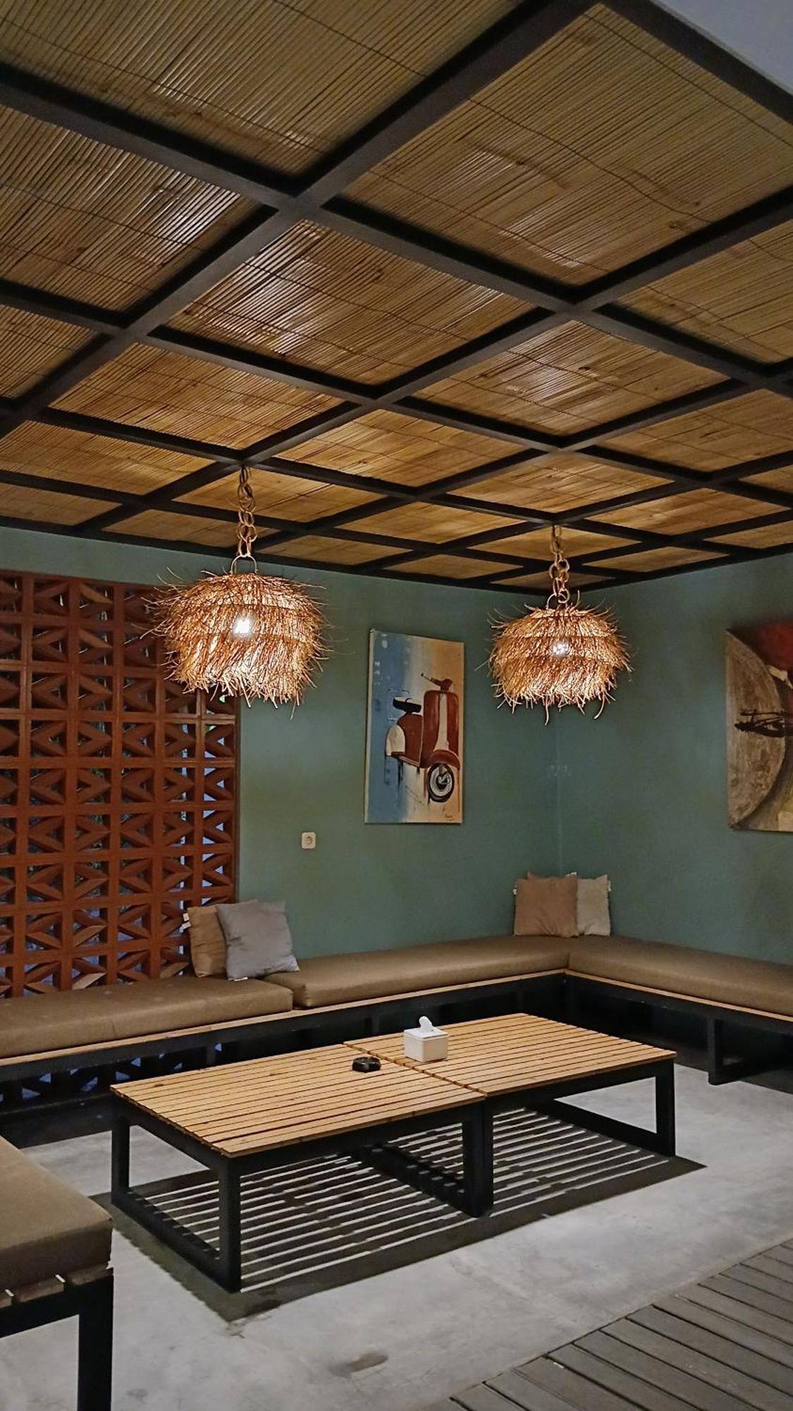 Zavana Rooms & Restaurant Tanjungkarang Εξωτερικό φωτογραφία