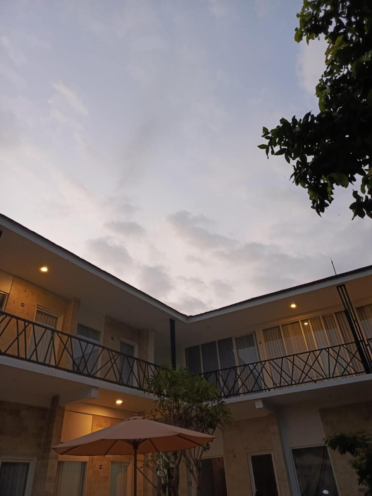 Zavana Rooms & Restaurant Tanjungkarang Εξωτερικό φωτογραφία