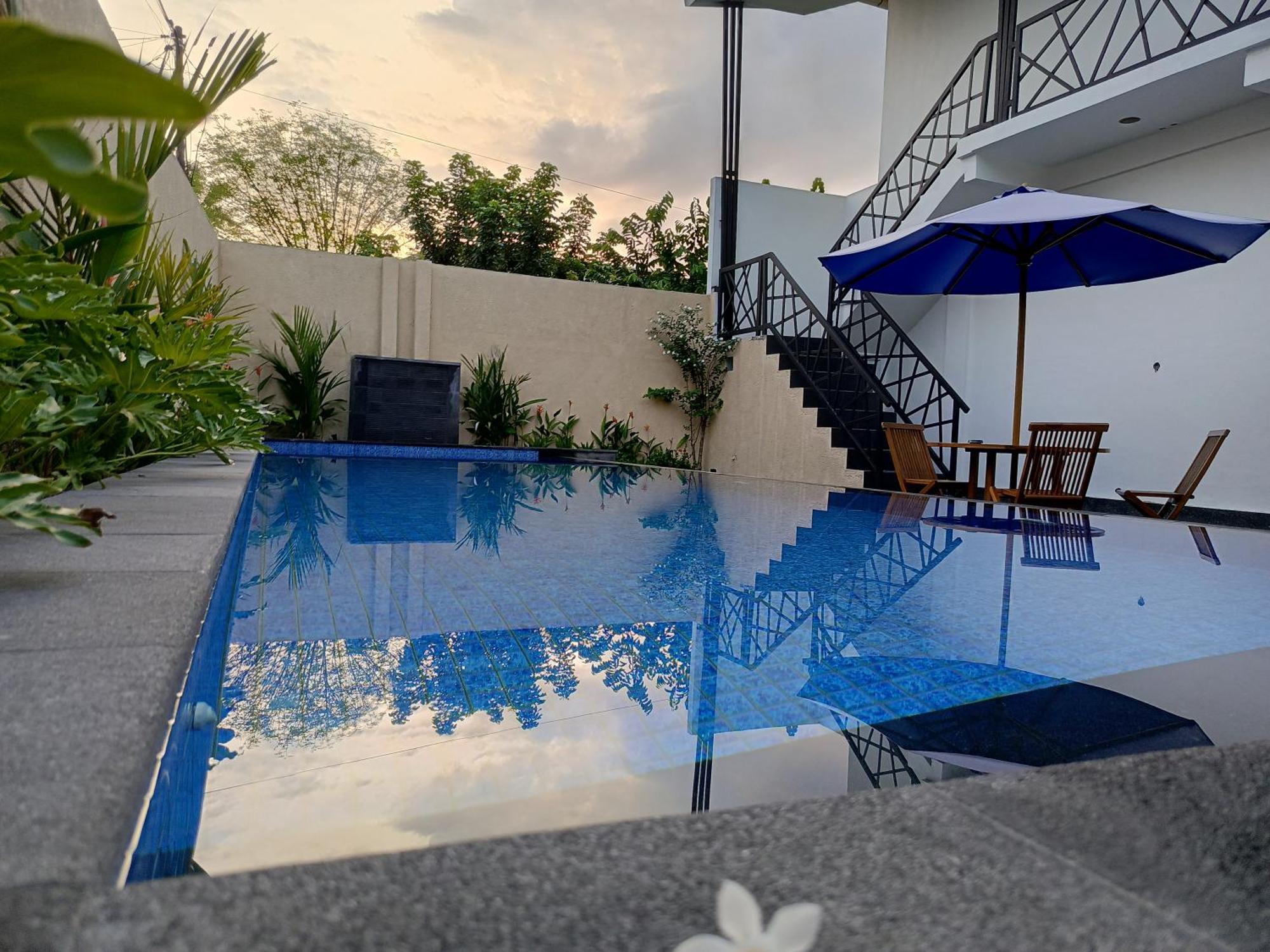 Zavana Rooms & Restaurant Tanjungkarang Εξωτερικό φωτογραφία