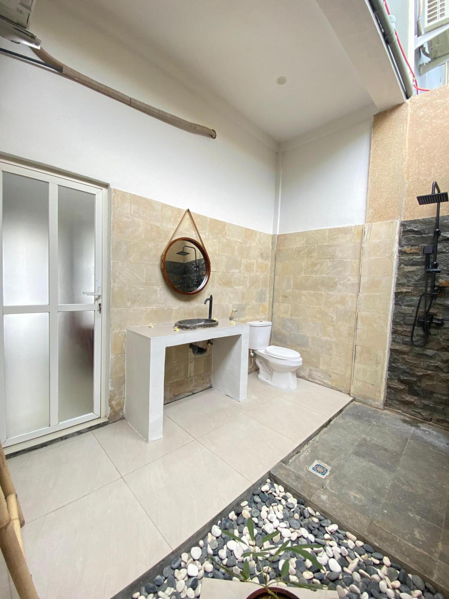 Zavana Rooms & Restaurant Tanjungkarang Εξωτερικό φωτογραφία